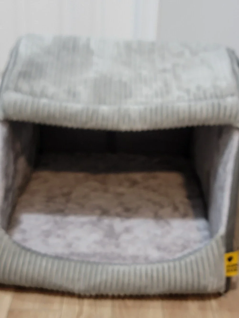 Funny Fuzzy Hooded Pet Bed- large (measurements in pics)